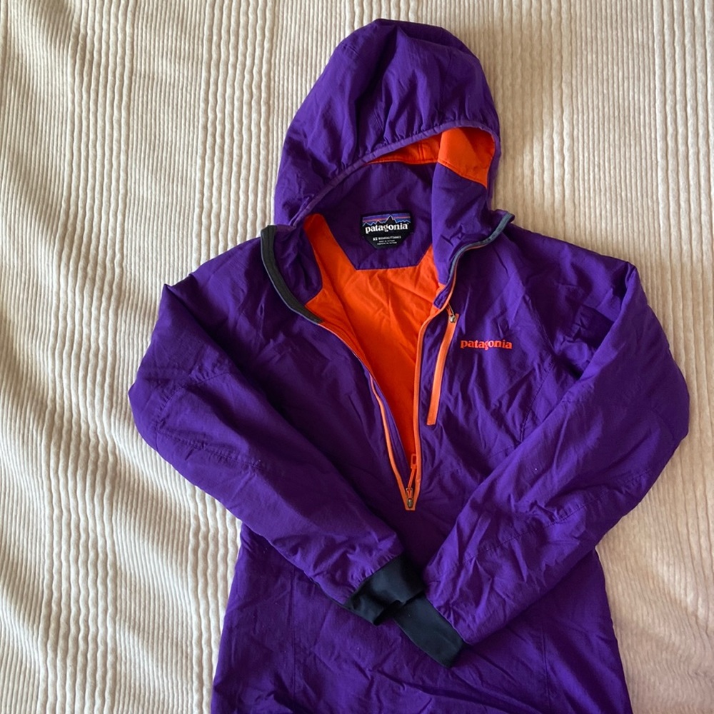 Women’s purple Patagonia Nano Air Light Hoody XS